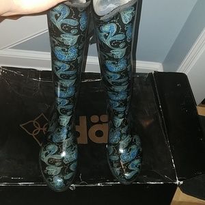 dav victoria paisley midnight rain boot sz 9
